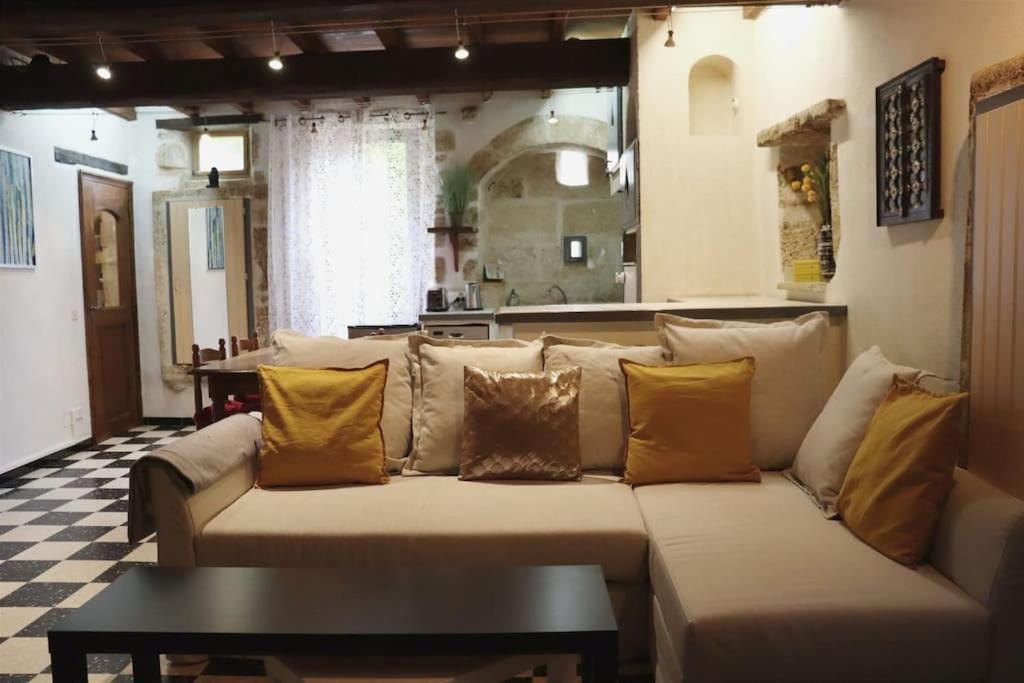 Appartamento Entre Uzes Et Le Pont-Du-Gard Le Logis D'Autrefois Castillon-du-Gard Esterno foto